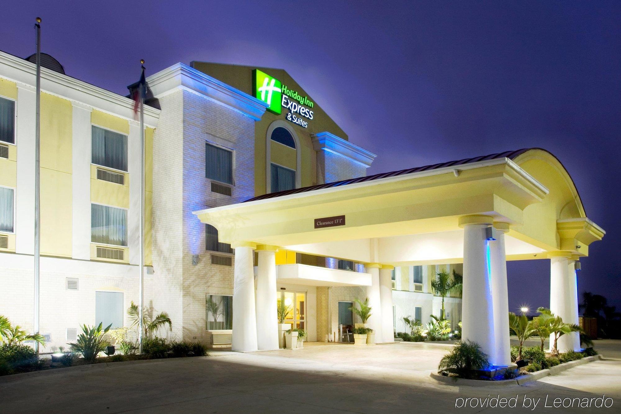 Holiday Inn Express Hotel And Suites Falfurrias Exteriör bild