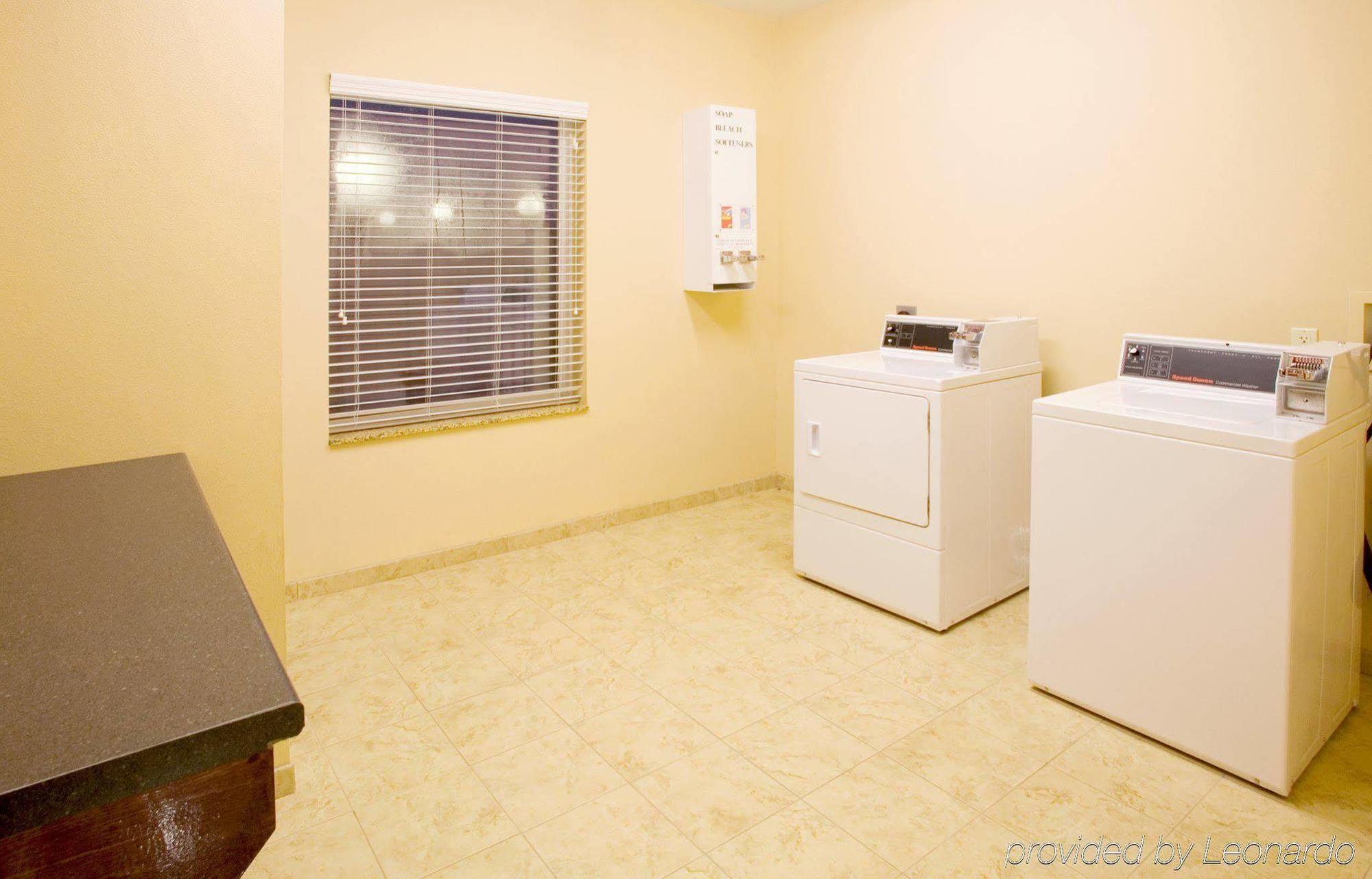 Holiday Inn Express Hotel And Suites Falfurrias Bekvämligheter bild