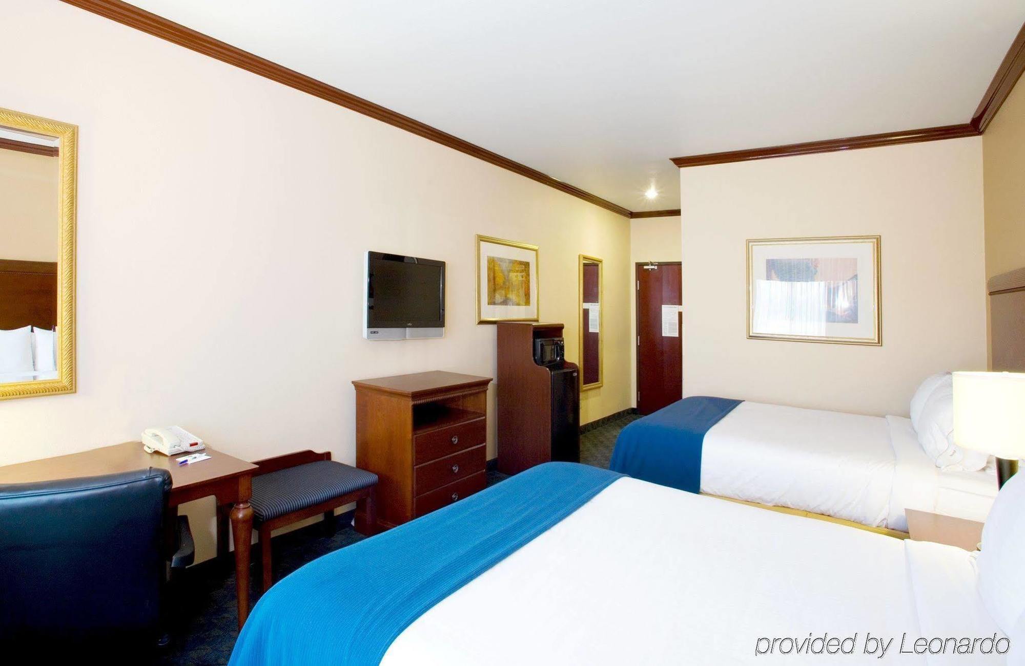 Holiday Inn Express Hotel And Suites Falfurrias Exteriör bild